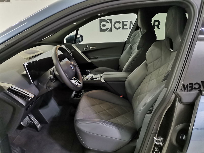 BMW iX usata a Salerno (8)