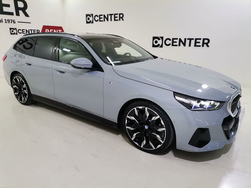 BMW Serie 5 Touring nuova a Salerno (3)