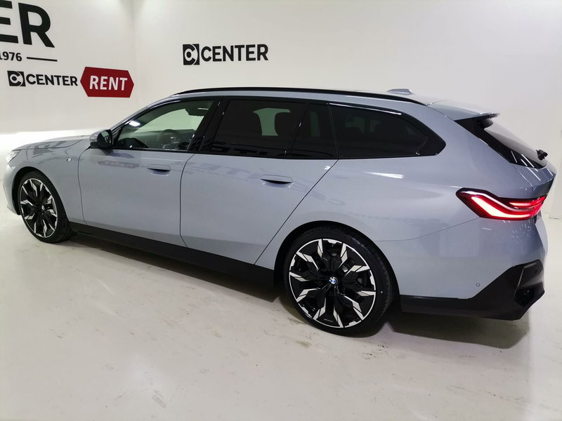 BMW Serie 5 Touring nuova a Salerno (4)