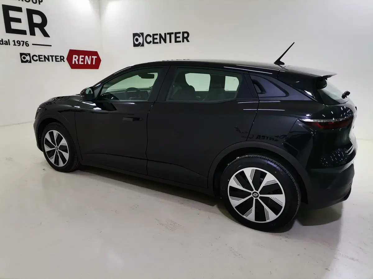 Renault Megane E-Tech Electric usata a Salerno (4)