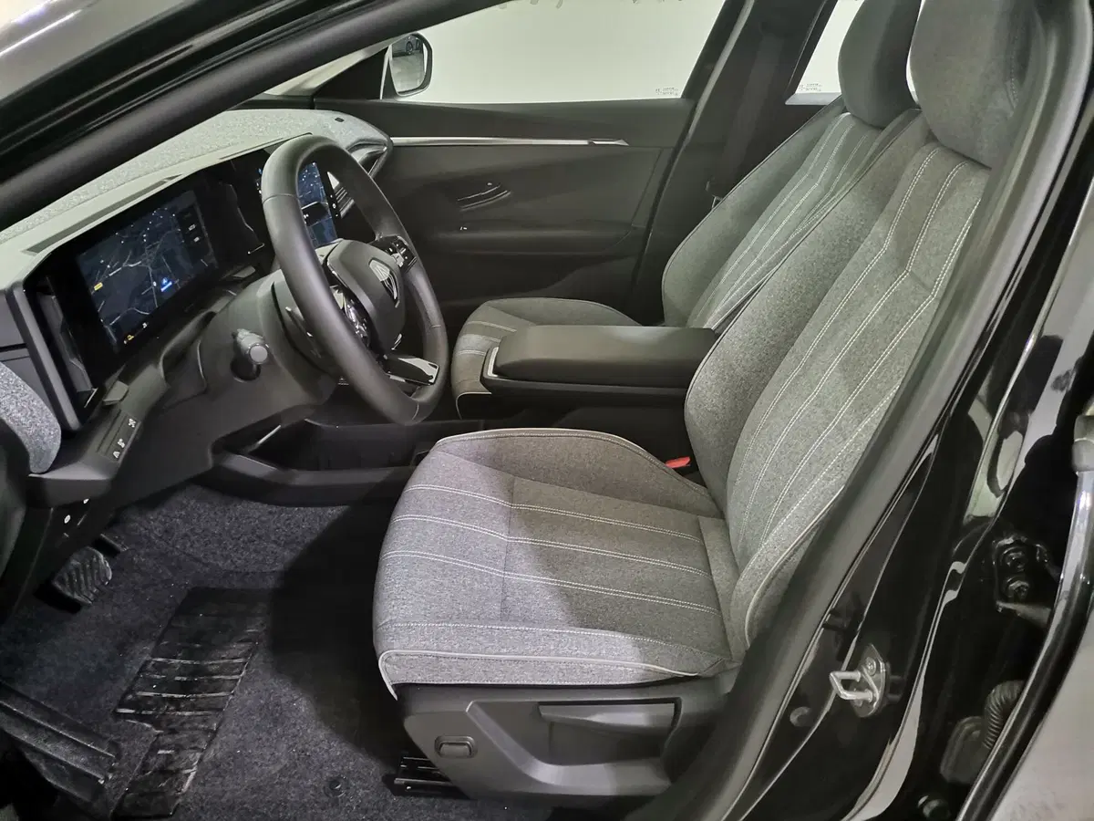 Renault Megane E-Tech Electric usata a Salerno (9)