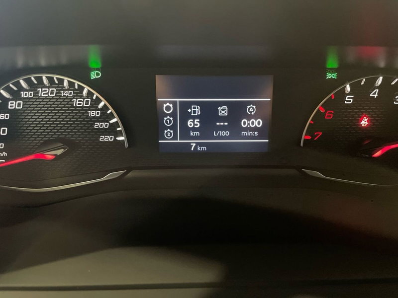 Peugeot 2008 nuova a Salerno (12)