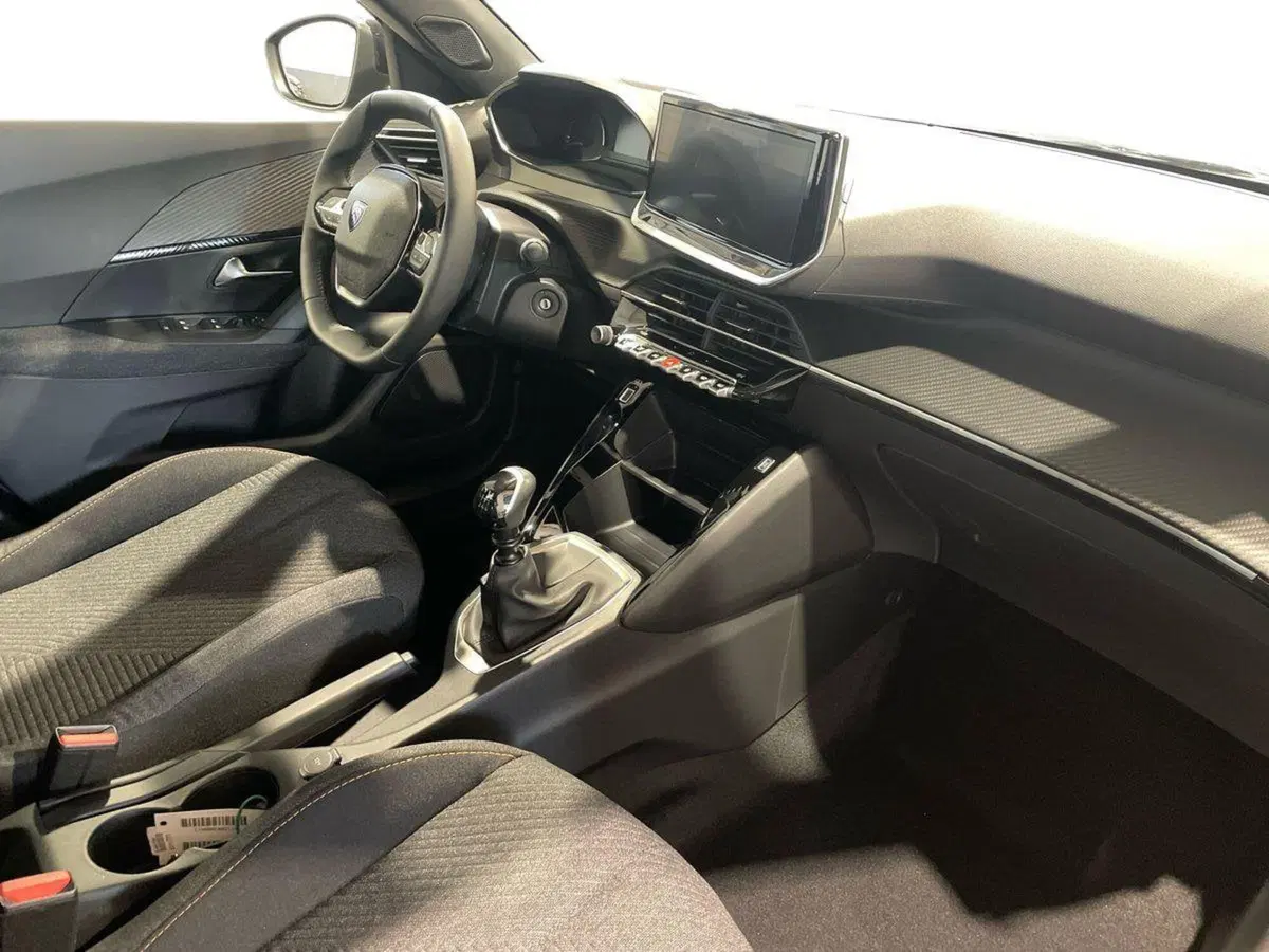 Peugeot 2008 nuova a Salerno (15)
