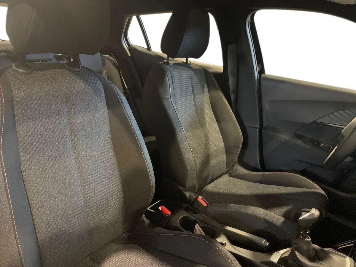 Peugeot 2008 nuova a Salerno (16)