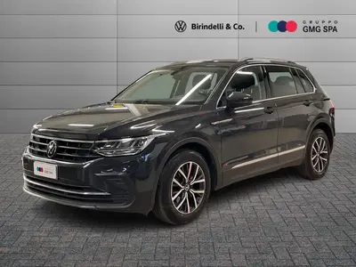 Volkswagen Tiguan 2.0 TDI SCR Life del 2023 usata a Pistoia