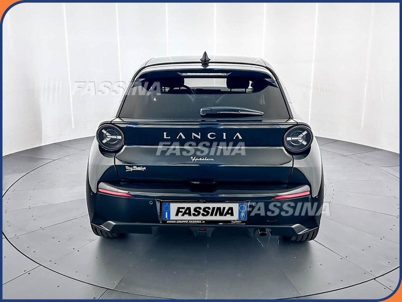Lancia Ypsilon nuova a Milano (5)