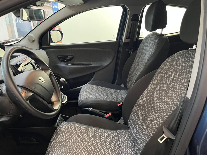Lancia Ypsilon usata a Lucca (10)