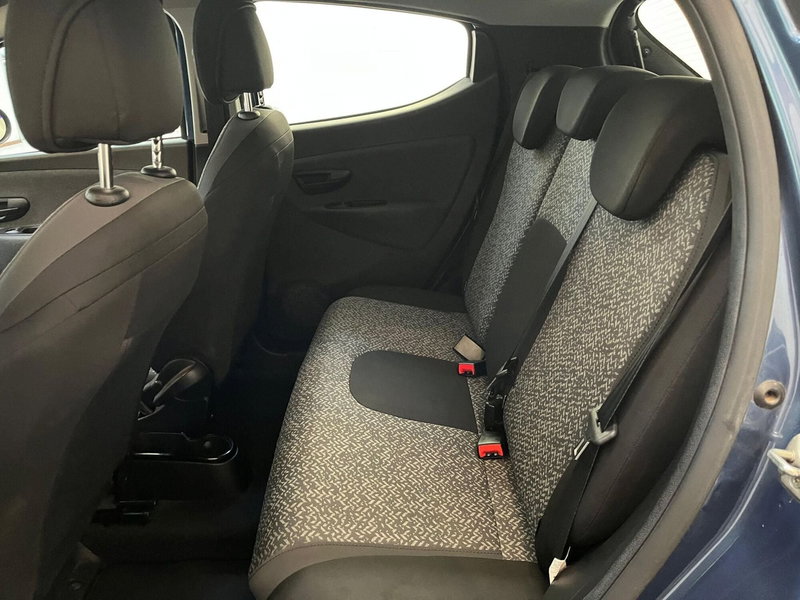 Lancia Ypsilon usata a Lucca (11)