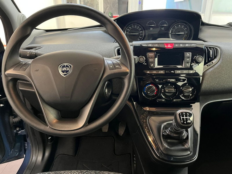 Lancia Ypsilon usata a Lucca (12)