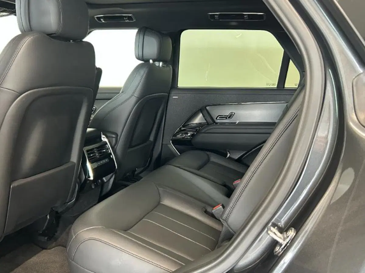 Land Rover Range Rover Sport usata a Venezia (9)