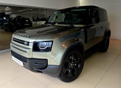 Land Rover Defender 90 3.0d i6 mhev SE awd 200cv auto del 2023 usata a Venezia