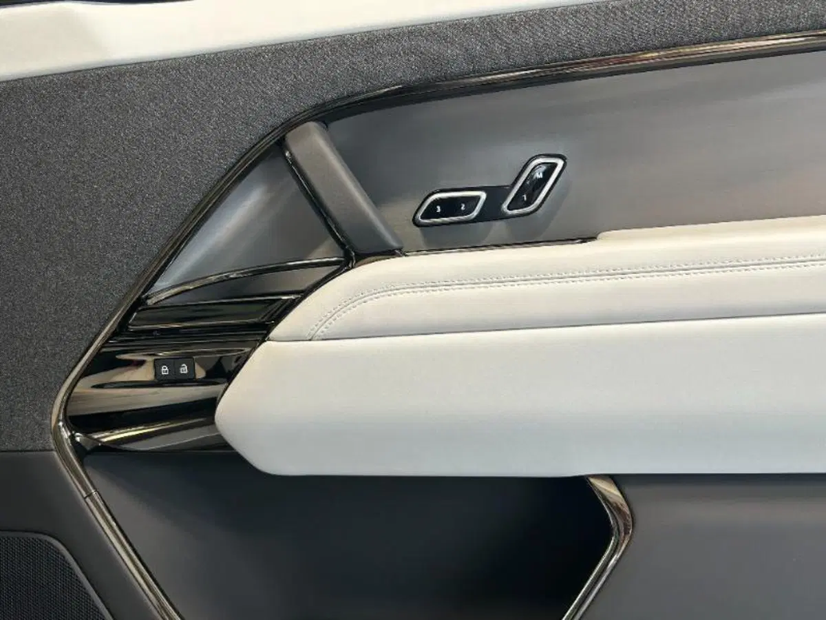 Land Rover Range Rover Sport usata a Venezia (14)