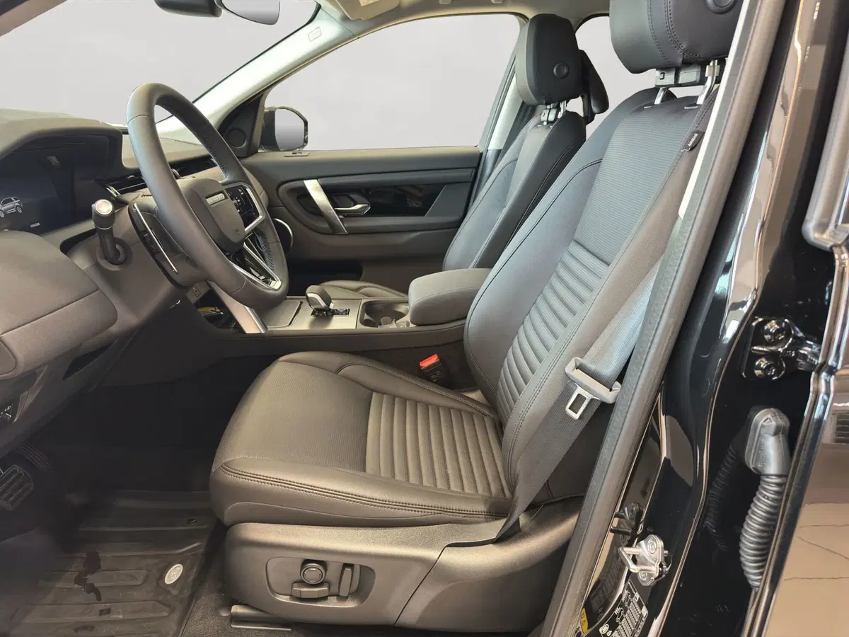 Land Rover Discovery Sport nuova a Latina (11)