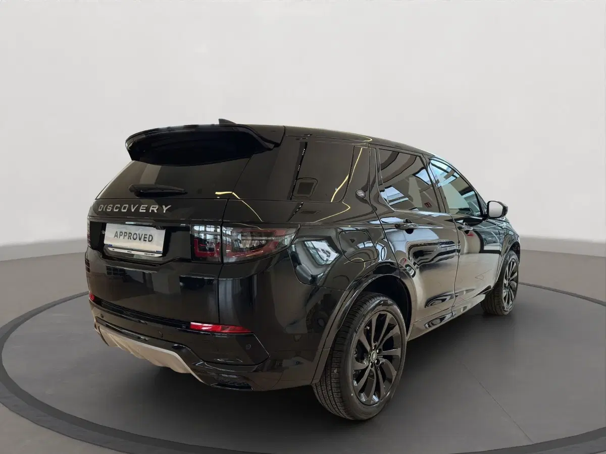 Land Rover Discovery Sport nuova a Latina (2)