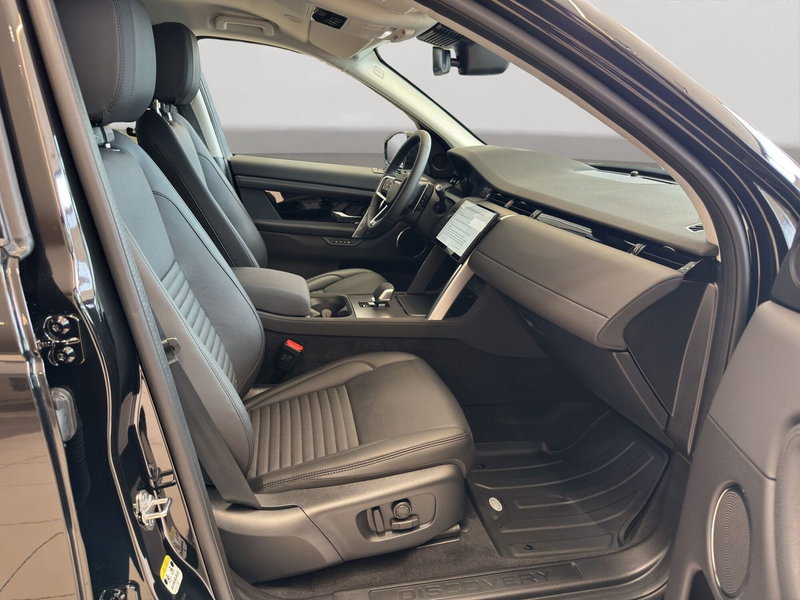 Land Rover Discovery Sport nuova a Latina (3)