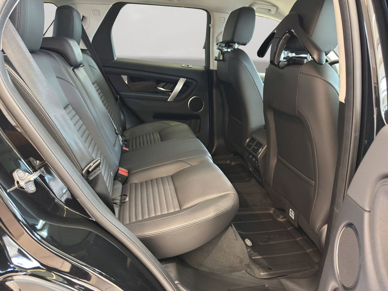 Land Rover Discovery Sport nuova a Latina (5)