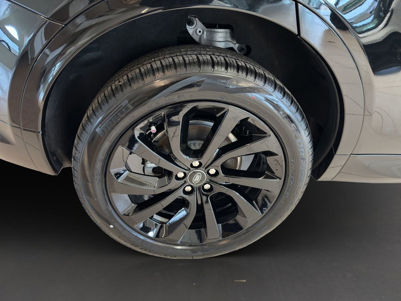 Land Rover Discovery Sport nuova a Latina (9)
