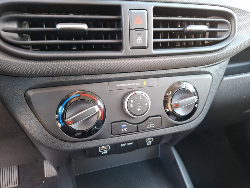 Hyundai i10 nuova a Latina (16)