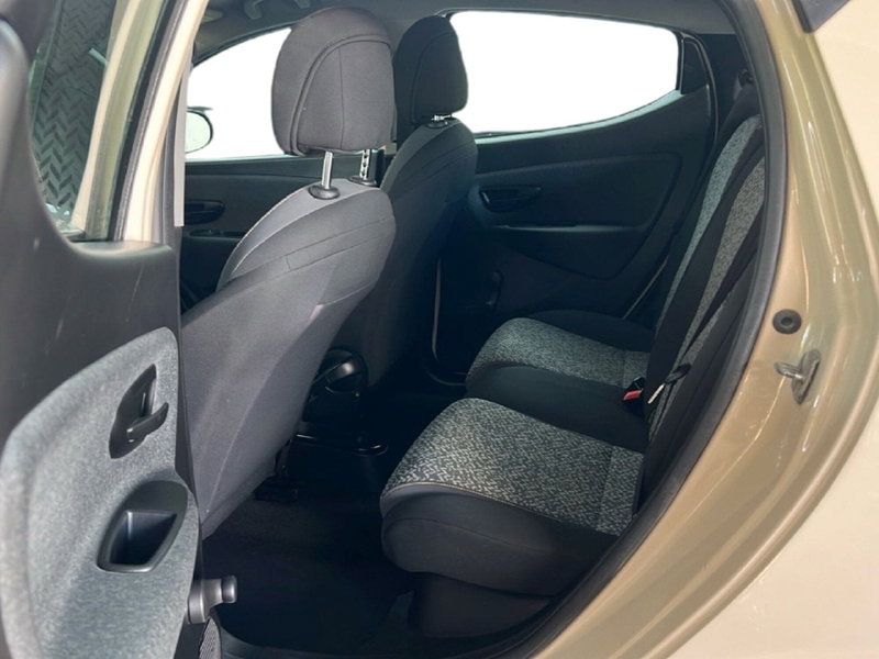Lancia Ypsilon usata a Roma (11)