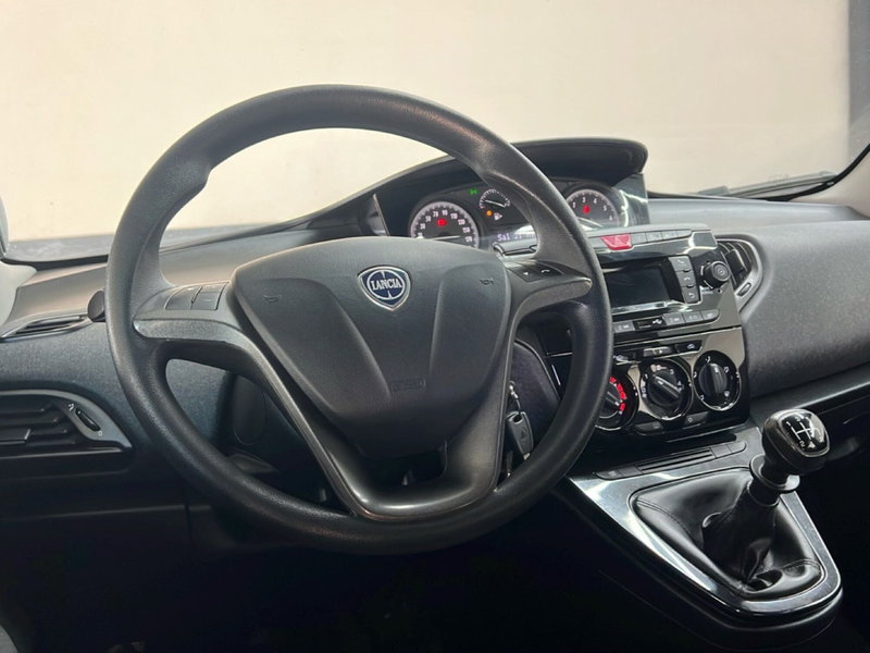 Lancia Ypsilon usata a Roma (12)