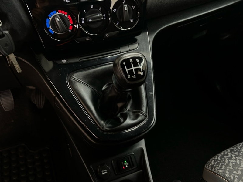 Lancia Ypsilon usata a Roma (17)
