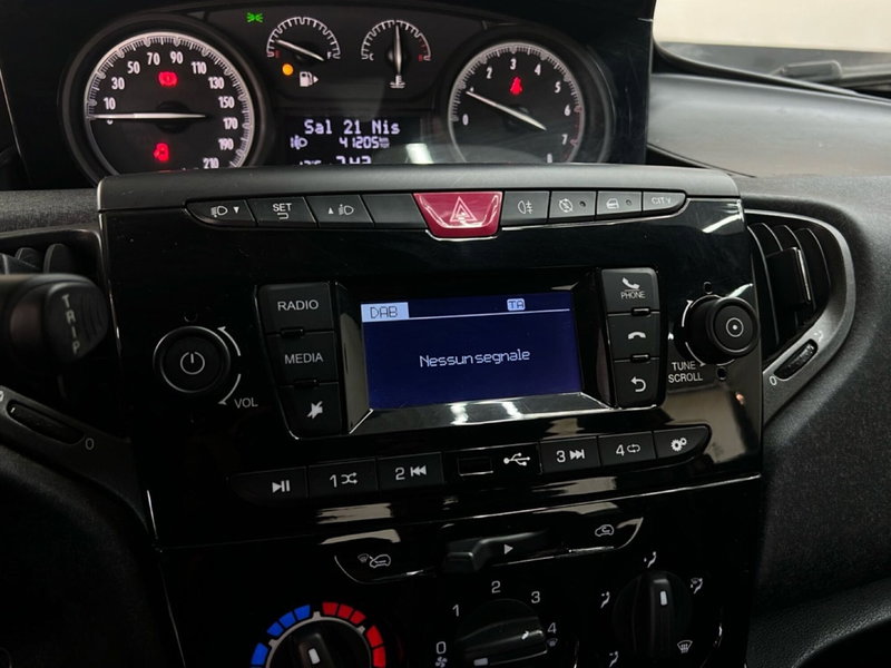 Lancia Ypsilon usata a Roma (18)
