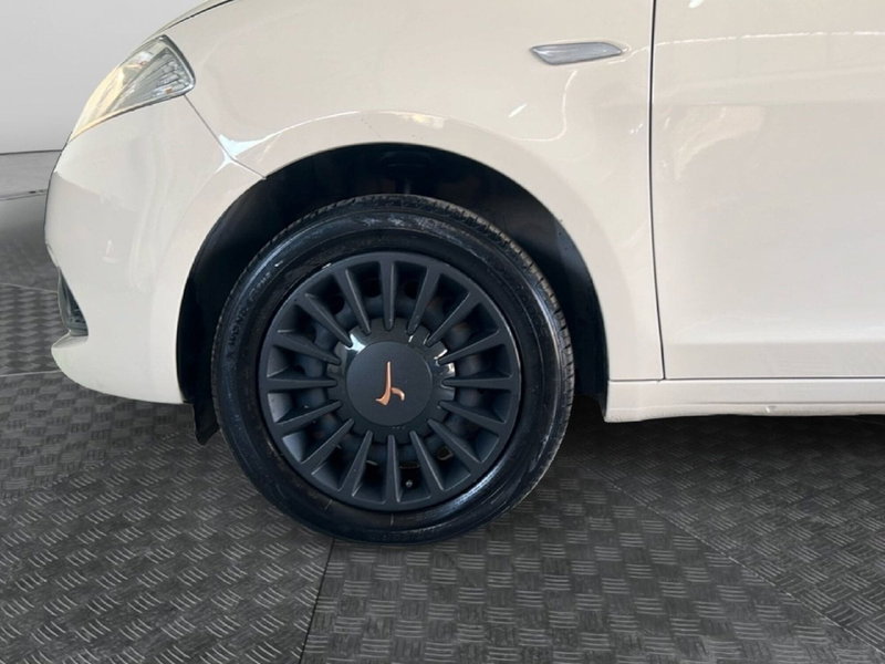 Lancia Ypsilon usata a Roma (9)