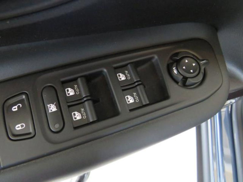 Jeep Renegade nuova a Lodi (14)