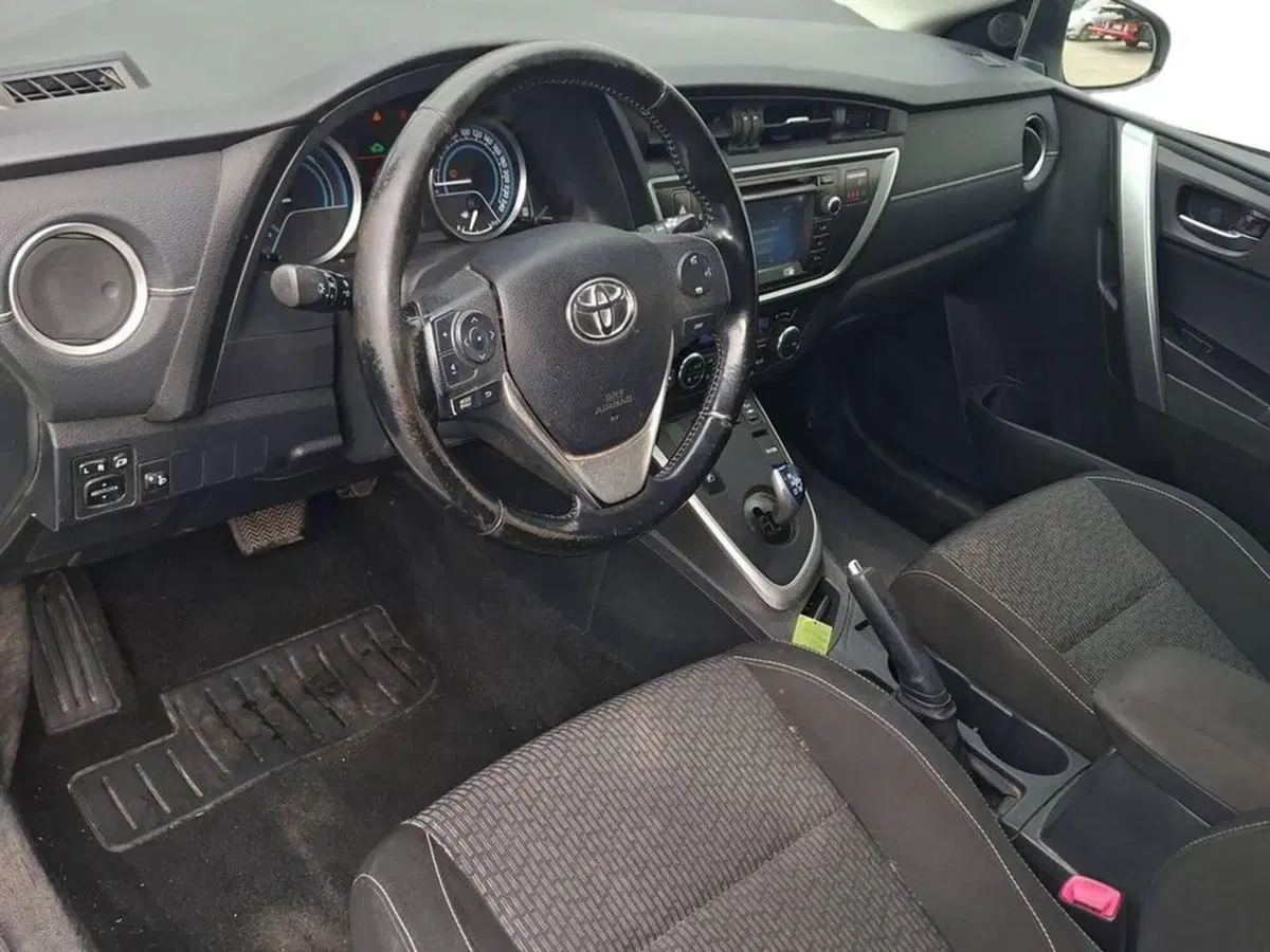 Toyota Auris usata a Torino (12)