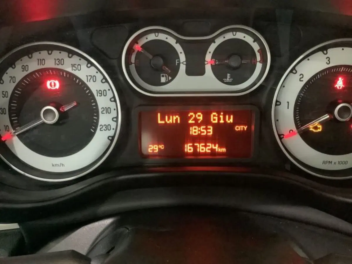Fiat 500L usata a Catania (15)