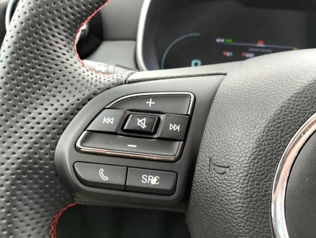Mg ZS (2021-->) usata a Como (12)