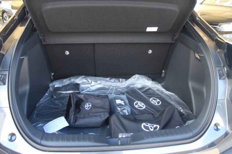 Toyota Toyota C-HR usata a Roma (9)