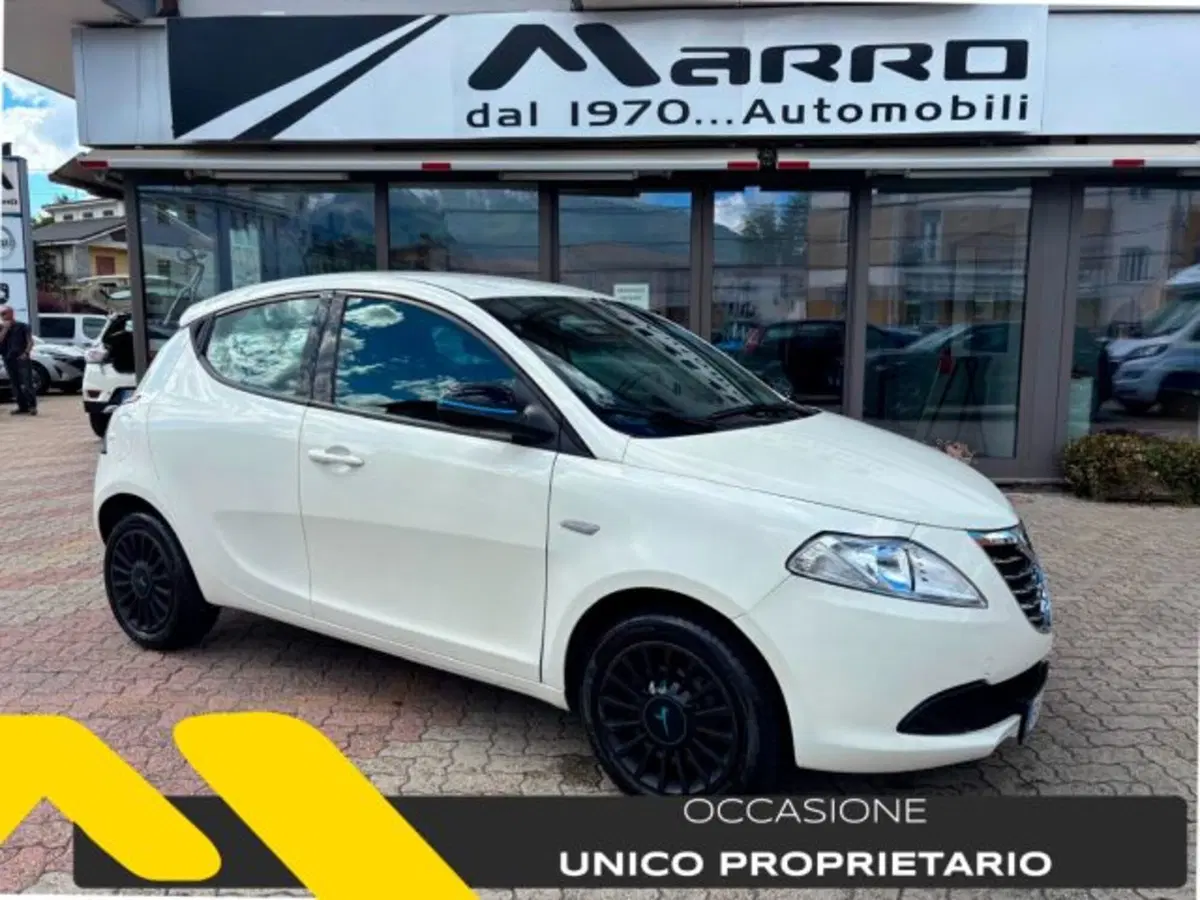 Lancia Ypsilon usata a Cuneo