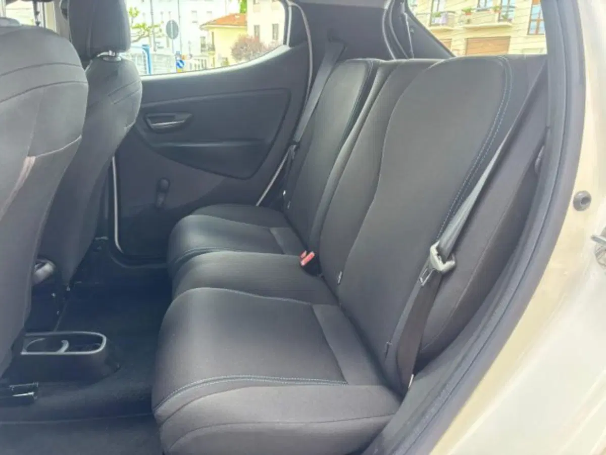 Lancia Ypsilon usata a Cuneo (12)