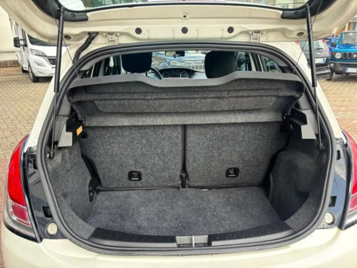 Lancia Ypsilon usata a Cuneo (15)