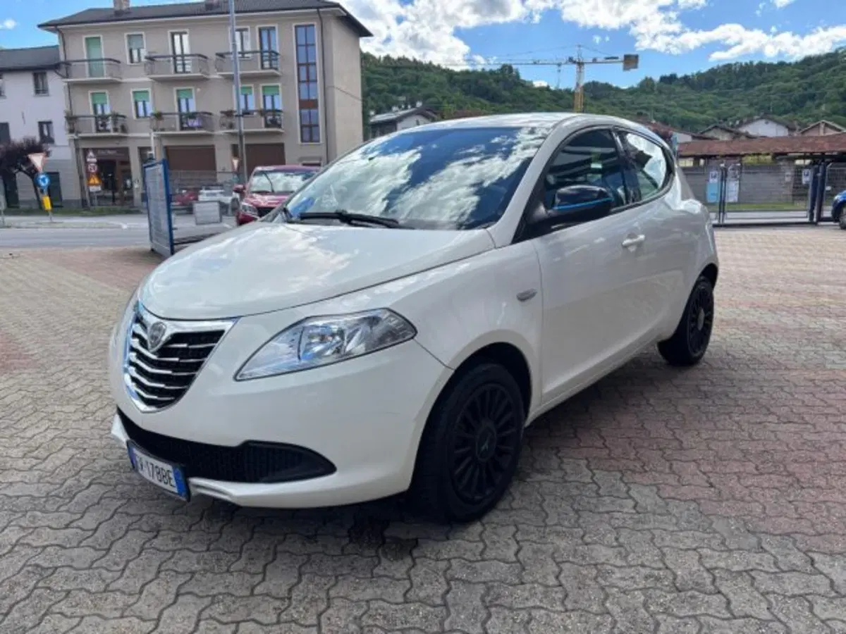 Lancia Ypsilon usata a Cuneo (2)
