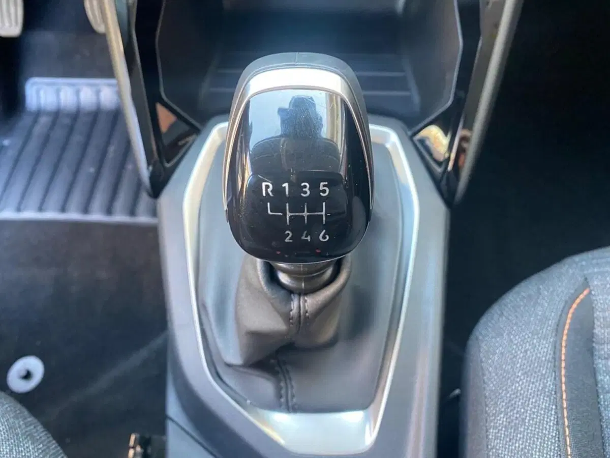 Peugeot 208 nuova a Torino (12)
