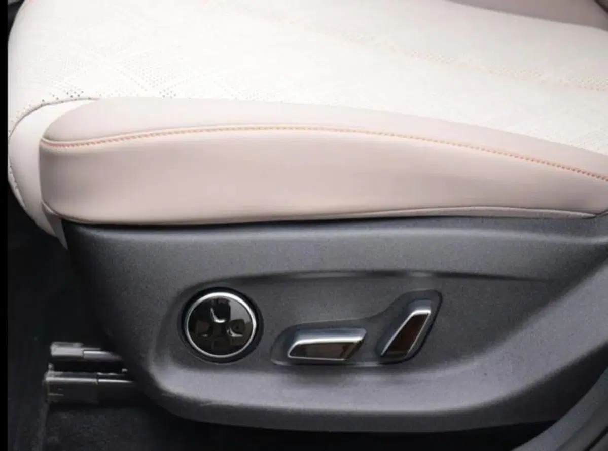 Byd Atto 3 usata a Bologna (8)