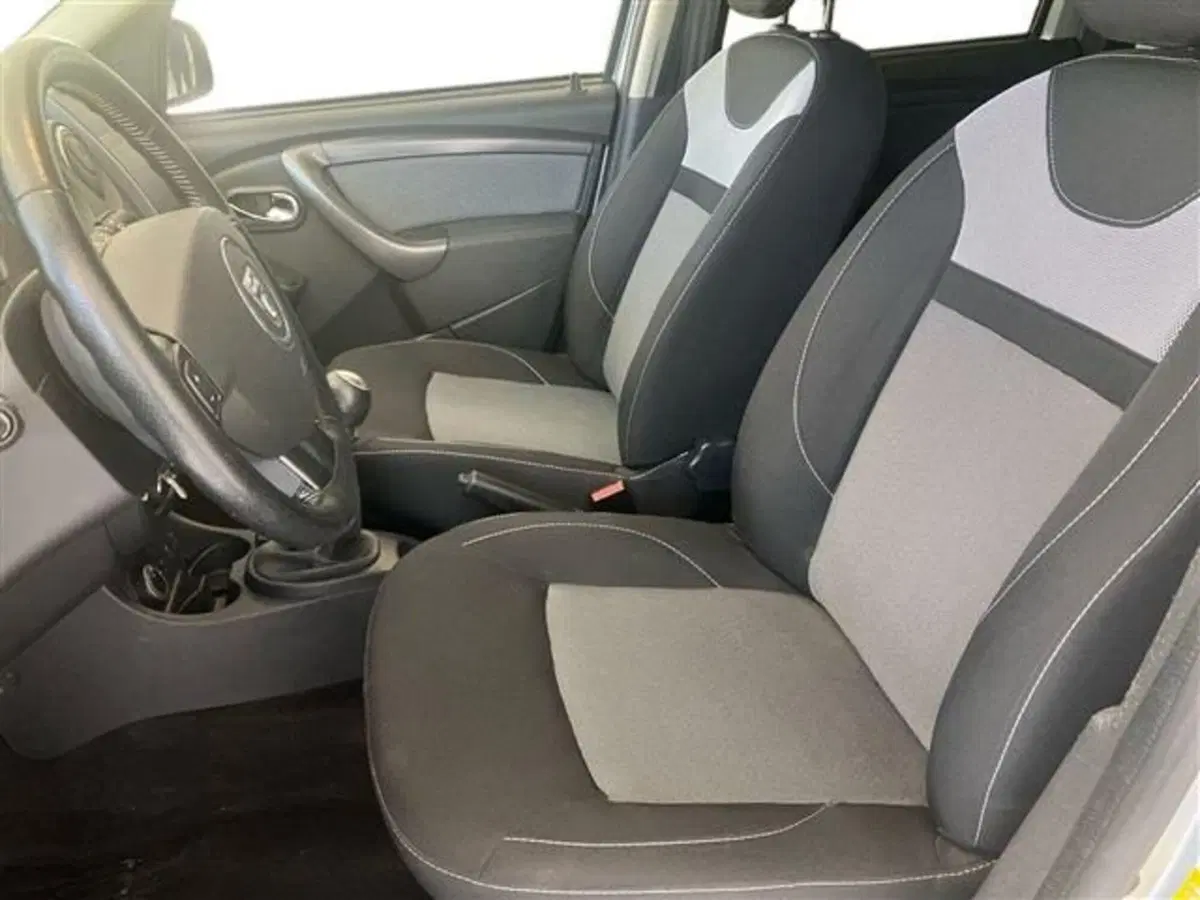 Dacia Duster usata a Como (10)