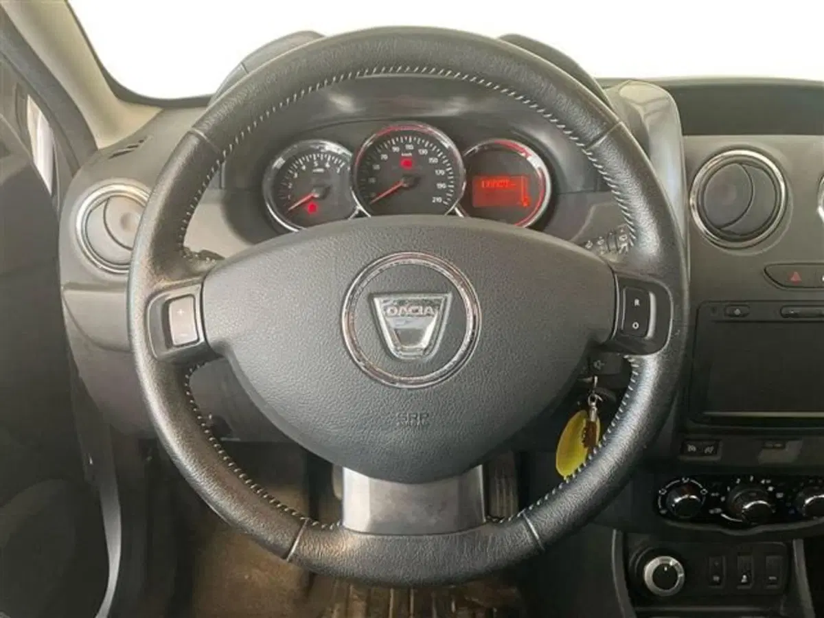 Dacia Duster usata a Como (17)