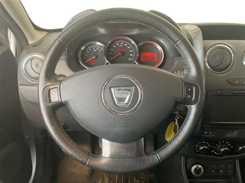 Dacia Duster usata a Como (17)