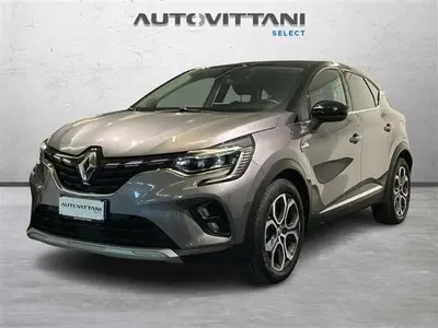 Renault Captur Plug-in Hybrid E-Tech 160 CV Techno del 2022 usata a Como