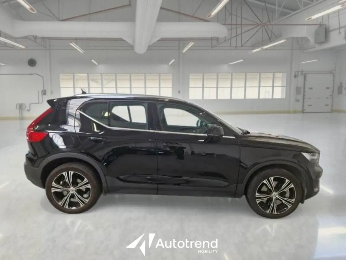Volvo XC40 usata a Bari (5)