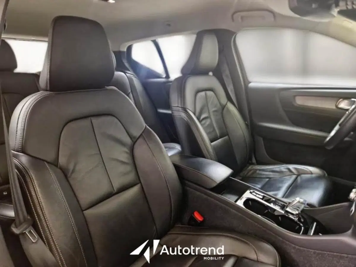 Volvo XC40 usata a Bari (7)