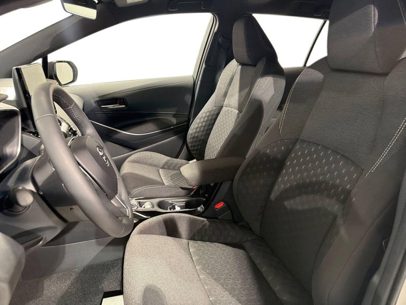 Toyota Corolla Touring Sports nuova a Lecco (10)