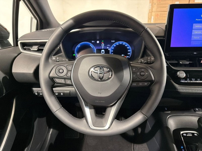 Toyota Corolla Touring Sports nuova a Lecco (15)