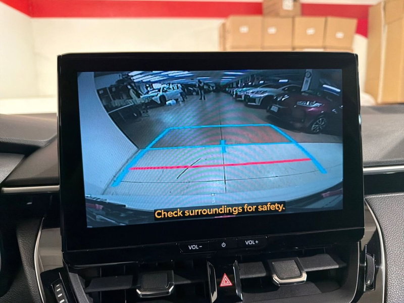 Toyota Corolla Touring Sports nuova a Lecco (16)