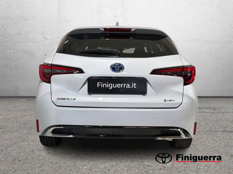 Toyota Corolla Touring Sports nuova a Lecco (3)