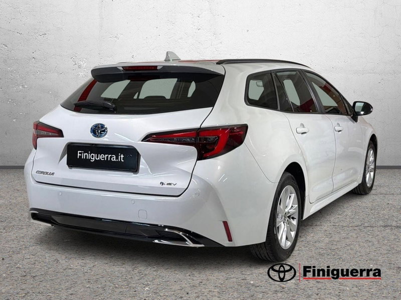 Toyota Corolla Touring Sports nuova a Lecco (4)