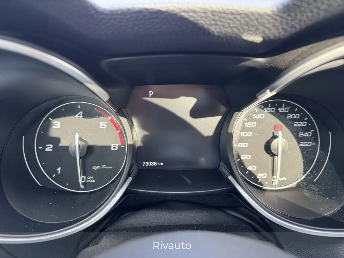 Alfa Romeo Stelvio usata a Como (10)